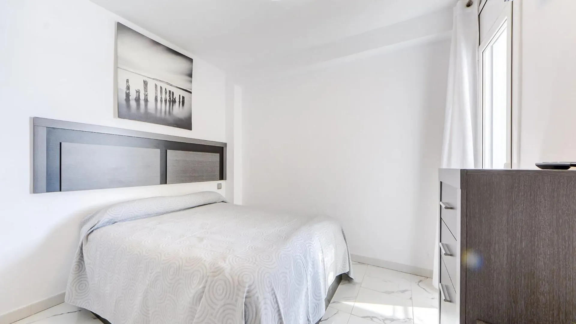 Apartment With Barbecque Roses Spain