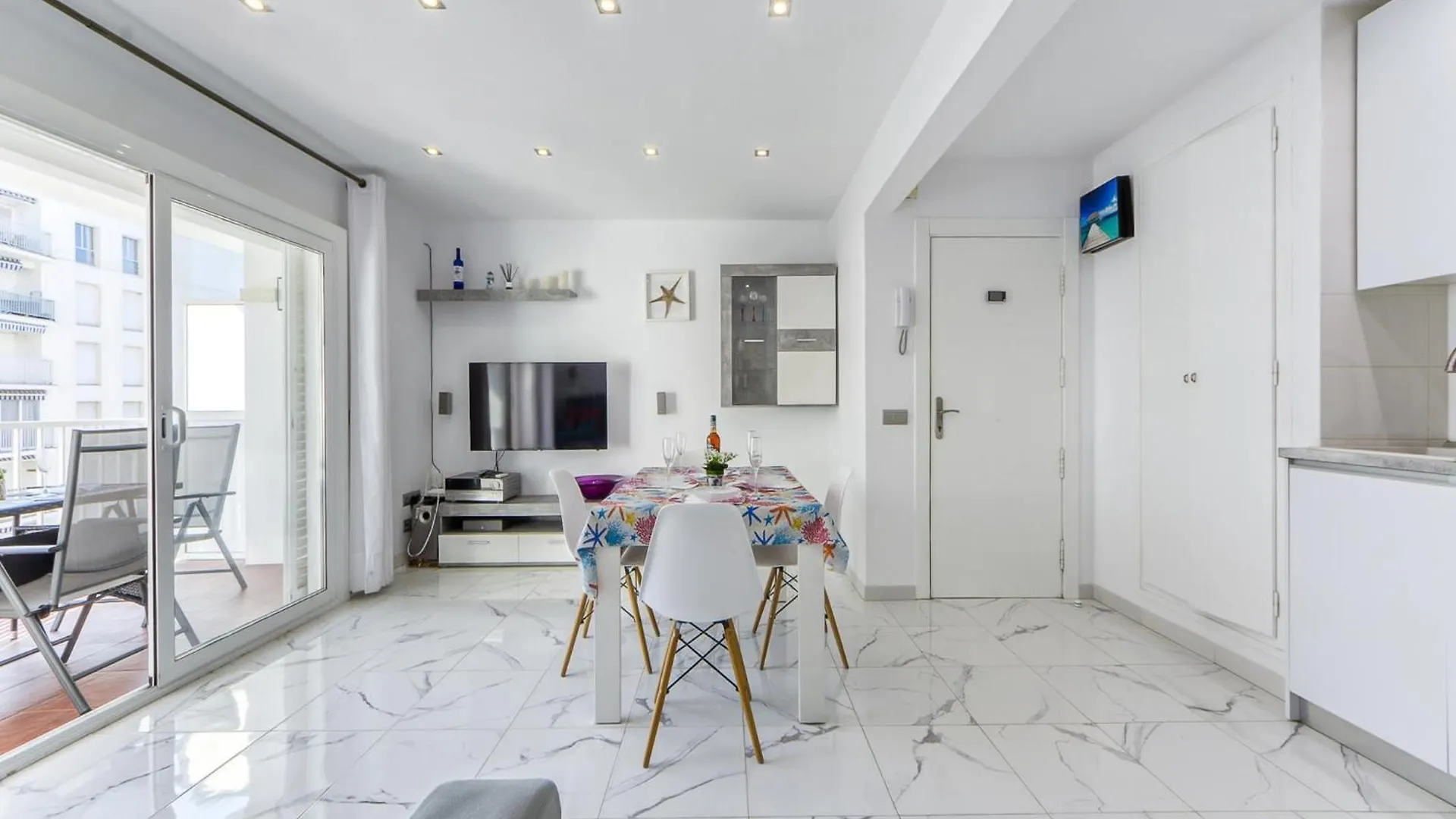 Apartment With Barbecque Roses Spain